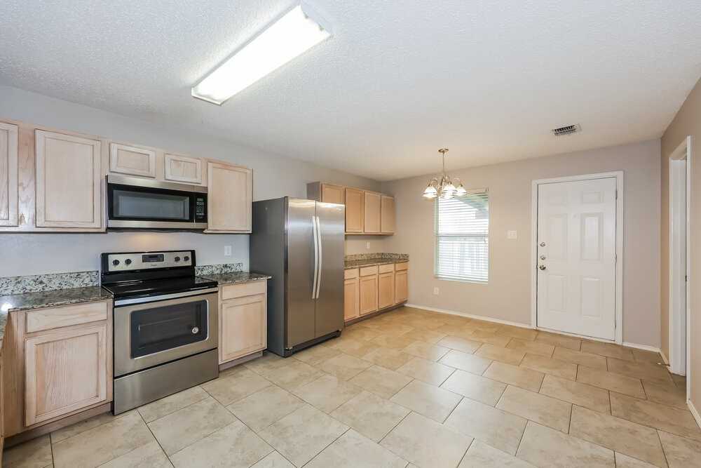 8412 Seven Oaks Ln - Photo 7 of 16