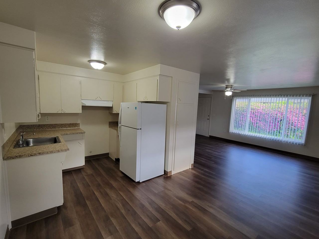 451-Hyacinth Apartments - Photo 4 of 12