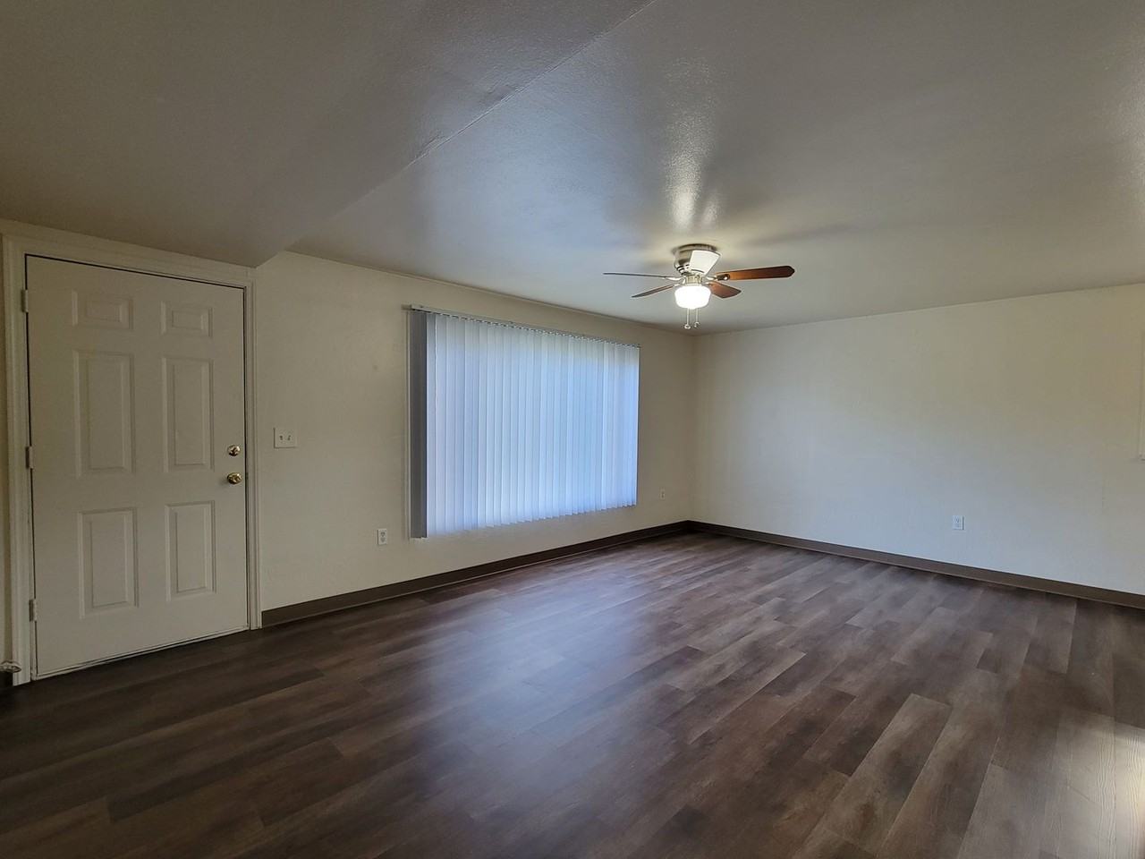 451-Hyacinth Apartments - Photo 7 of 12