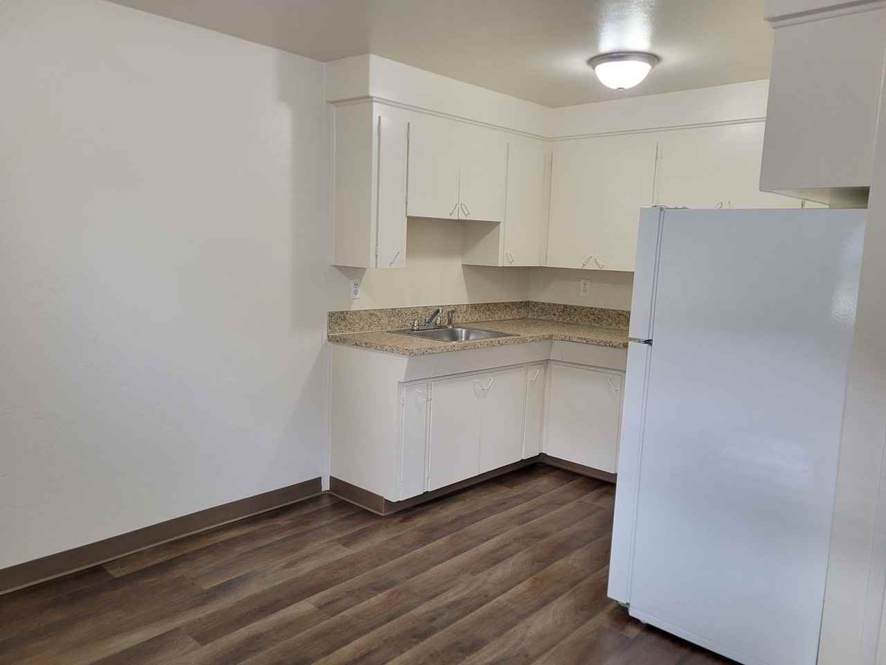 451-Hyacinth Apartments - Photo 6 of 12