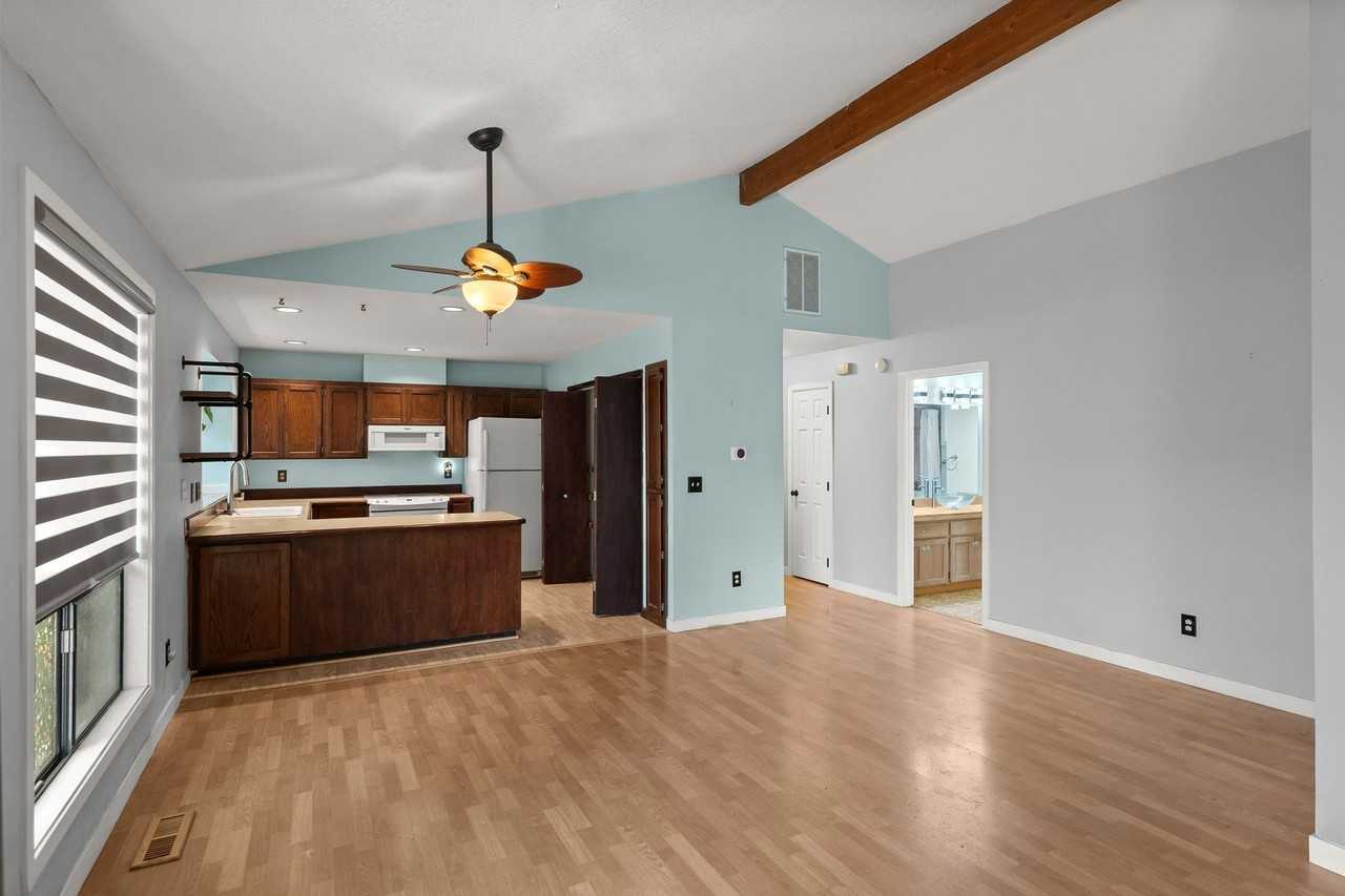 5854 Lakeview Blvd - Photo 2 of 22