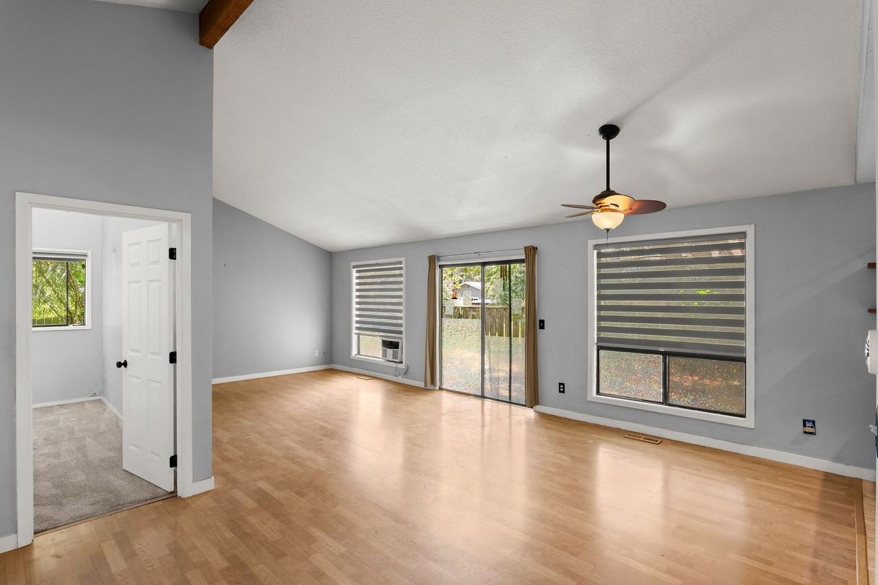 5854 Lakeview Blvd - Photo 3 of 22