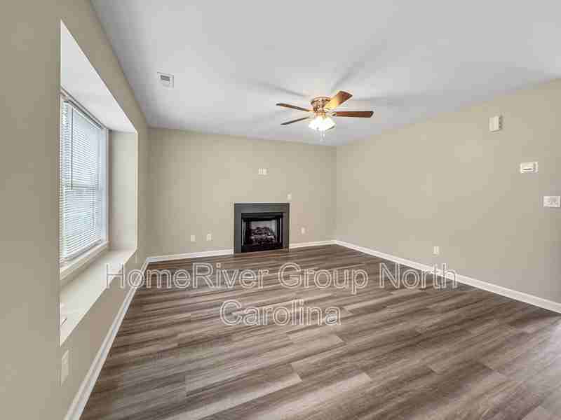 504 Kelly Rd - Photo 3 of 21