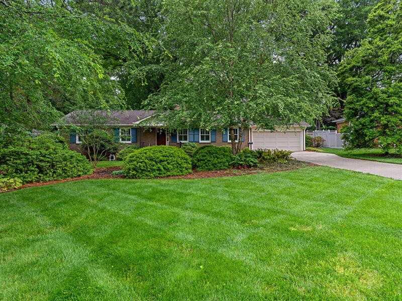 421 Blairmore Dr - Photo 2 of 32