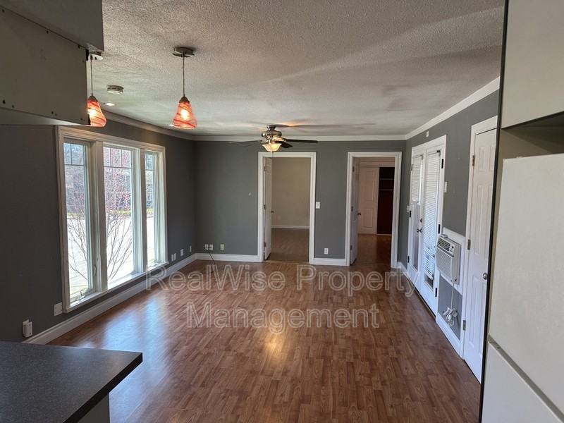 714 Se 9th St - Photo 3 of 28