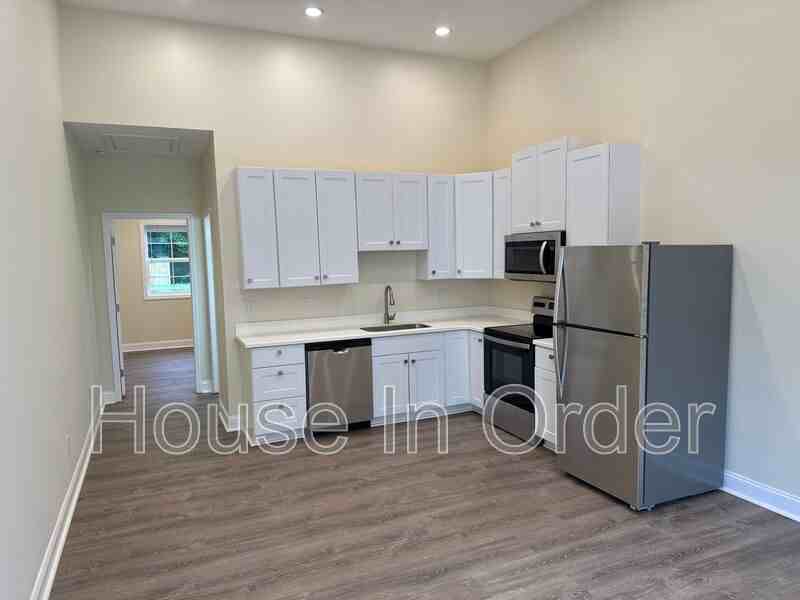 198 Cowan St #106 - Photo 3 of 24