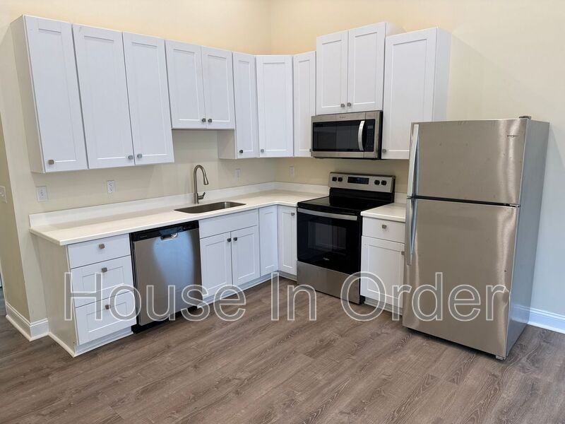 198 Cowan St #106 - Photo 4 of 24