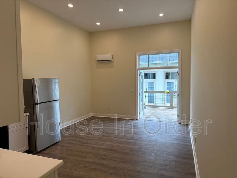 198 Cowan St #106 - Photo 6 of 24