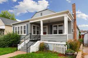 featured image of 316 E 20th St