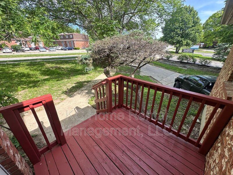 1903 N 77th St - Photo 3 of 27