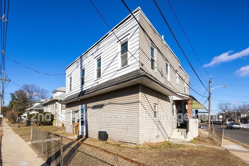 701 N Warwick Rd - Photo 2 of 15