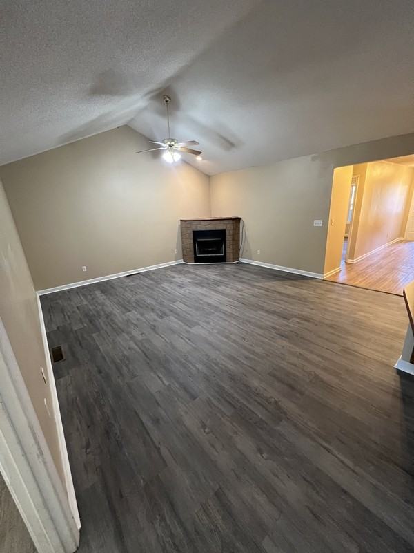 106 Stone Henge Ln - Photo 3 of 10