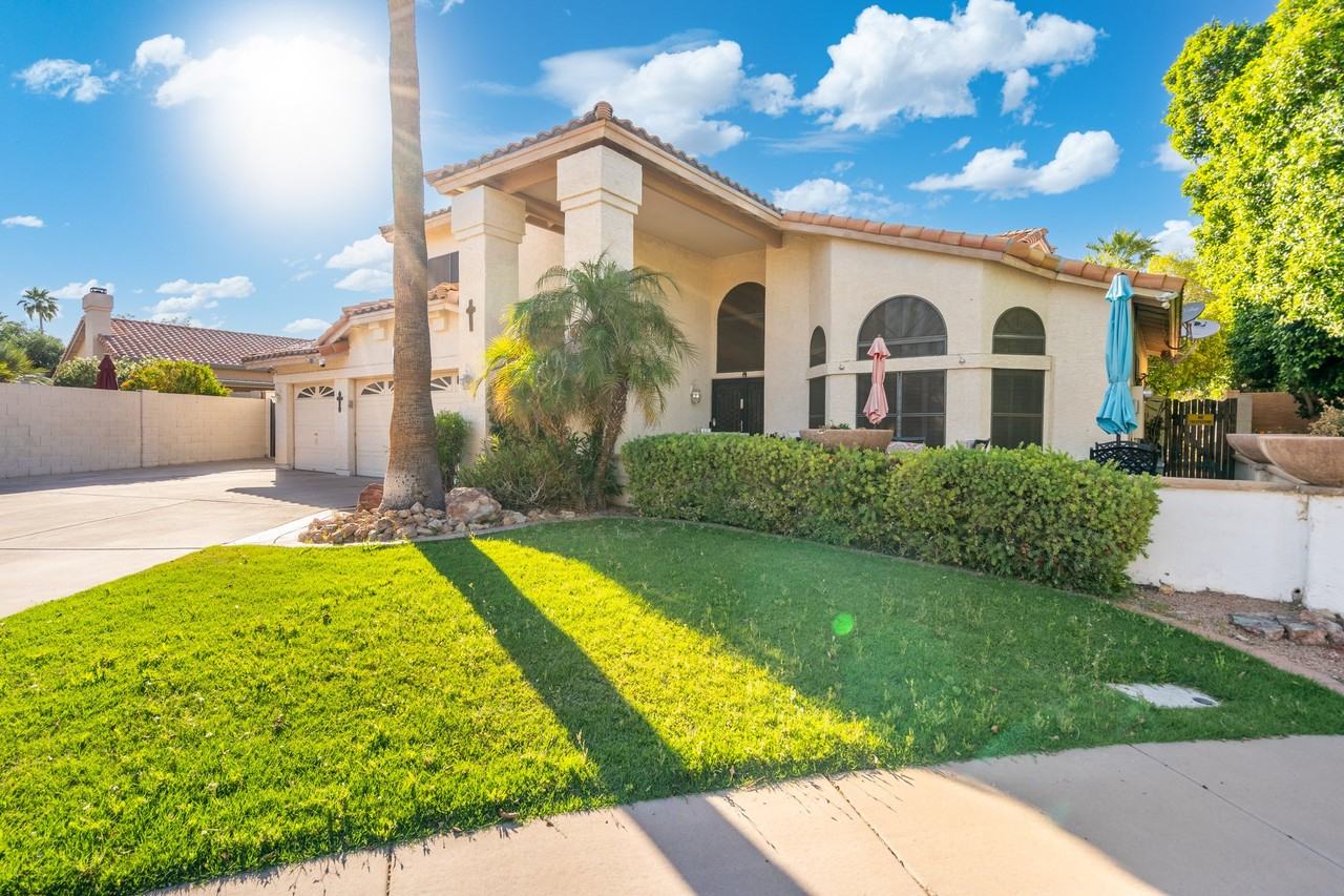 1126 W Wagner Dr - Photo 2 of 39