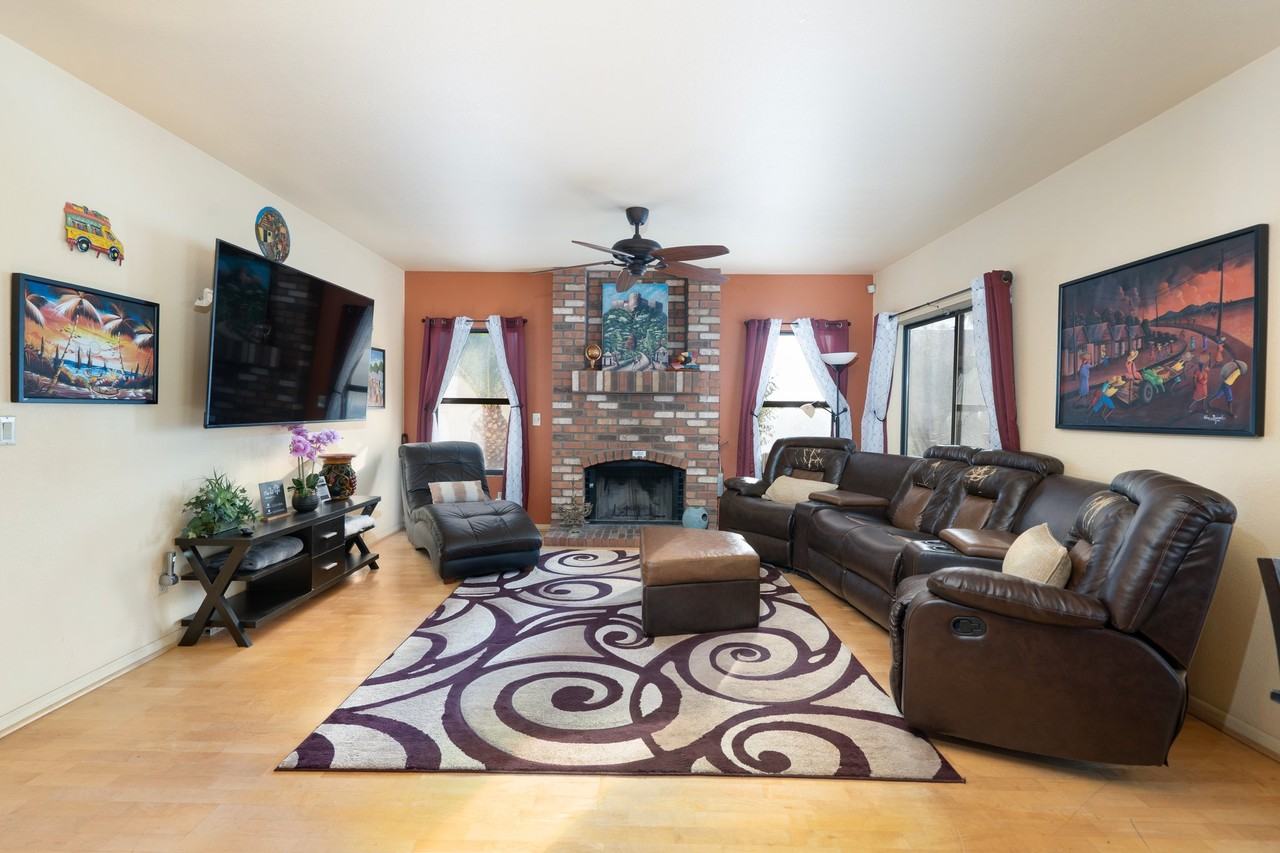 1126 W Wagner Dr - Photo 3 of 39