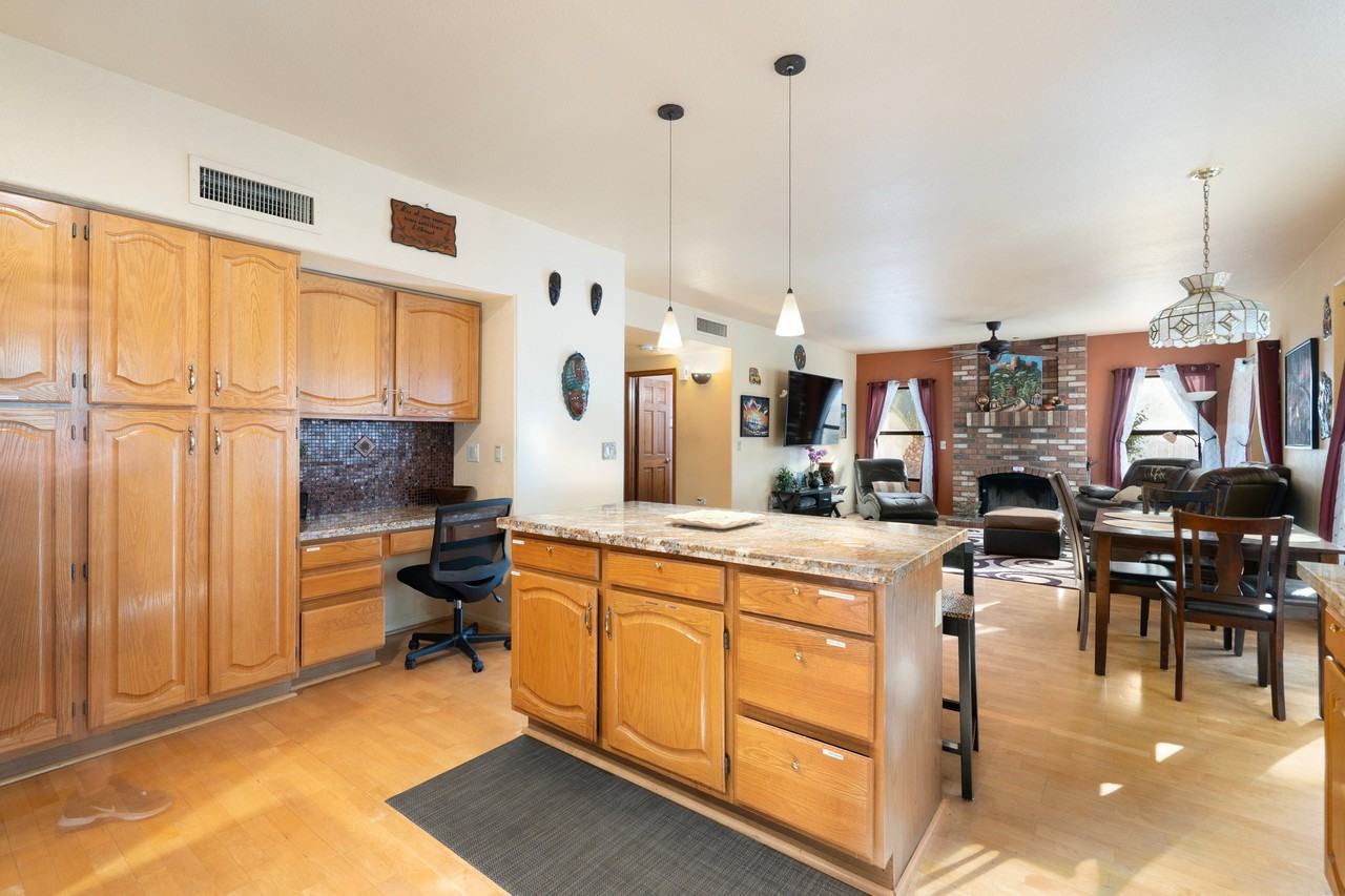 1126 W Wagner Dr - Photo 5 of 39