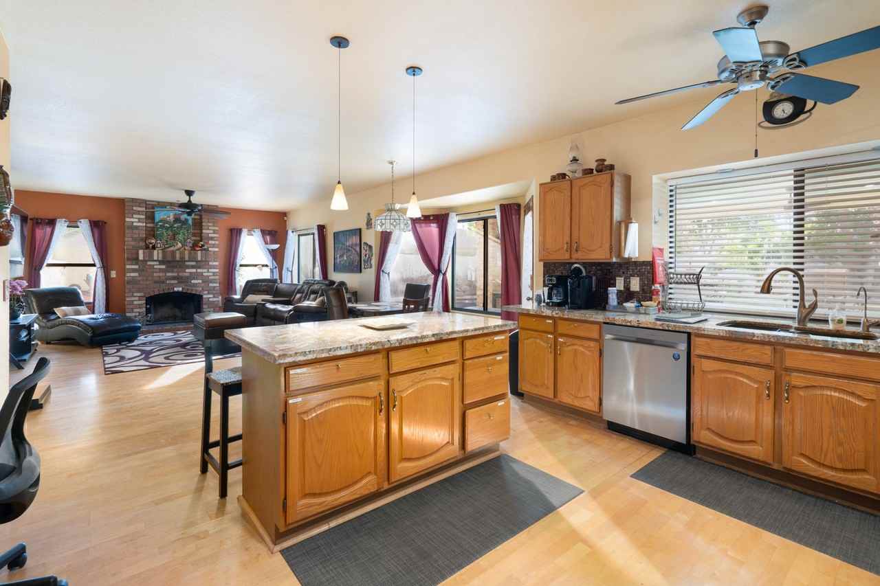 1126 W Wagner Dr - Photo 6 of 39