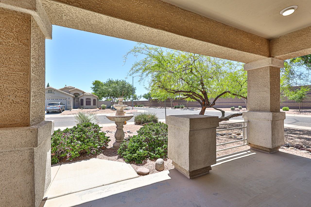 16660 W Ironwood St - Photo 3 of 33