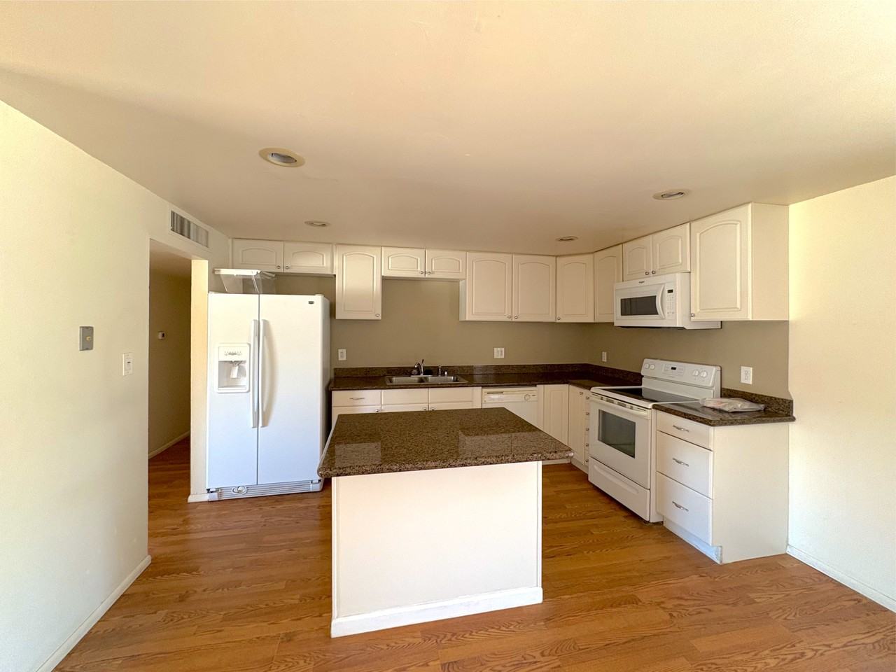 4061 E Ludlow Dr - Photo 3 of 11