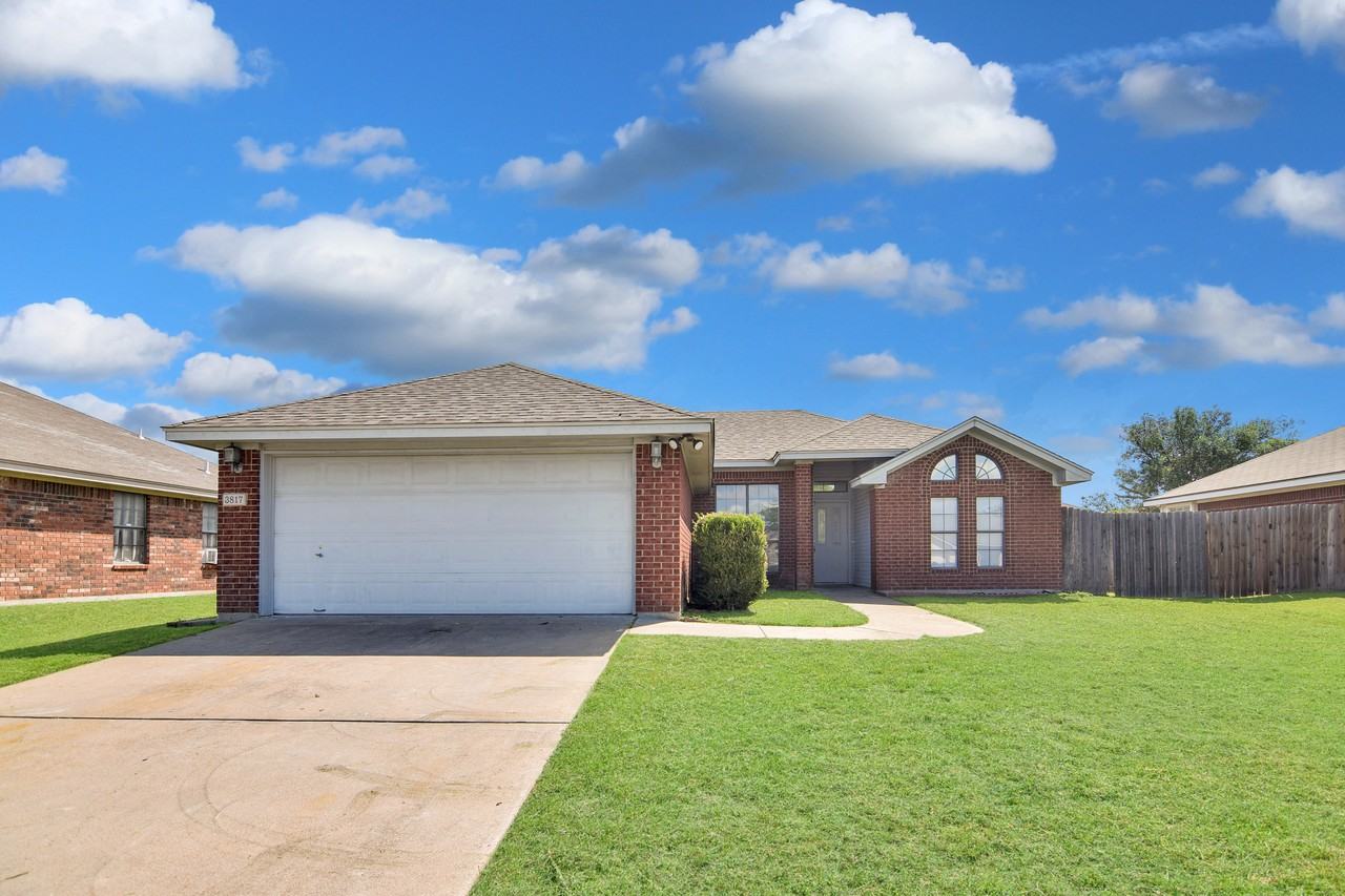 3817 Sawtooth Dr