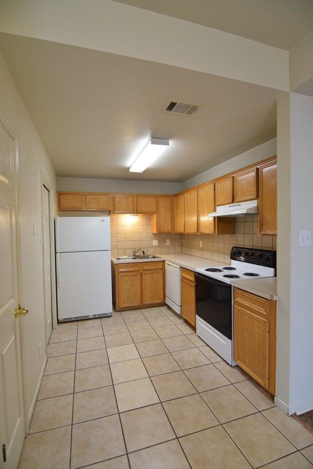 2700 Lucille Dr - Photo 3 of 17