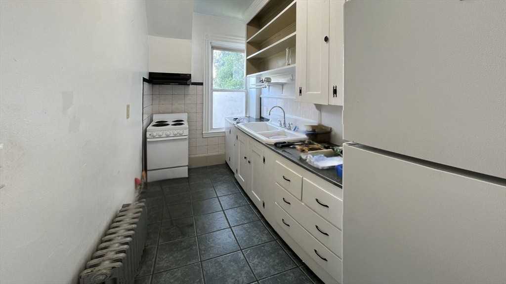 14 Tappan Ave #2F - Photo 2 of 8