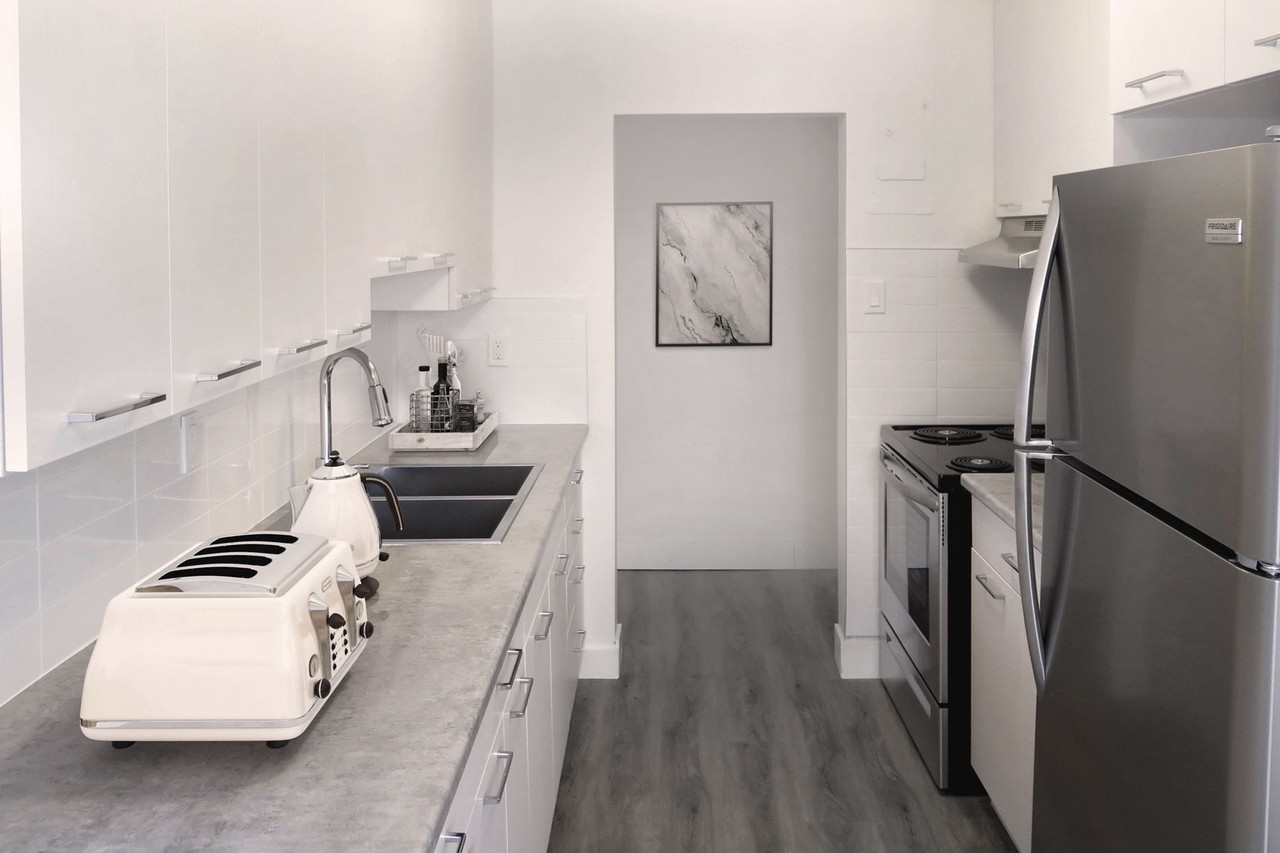 Sandford Apartments - Photo 2 of 7