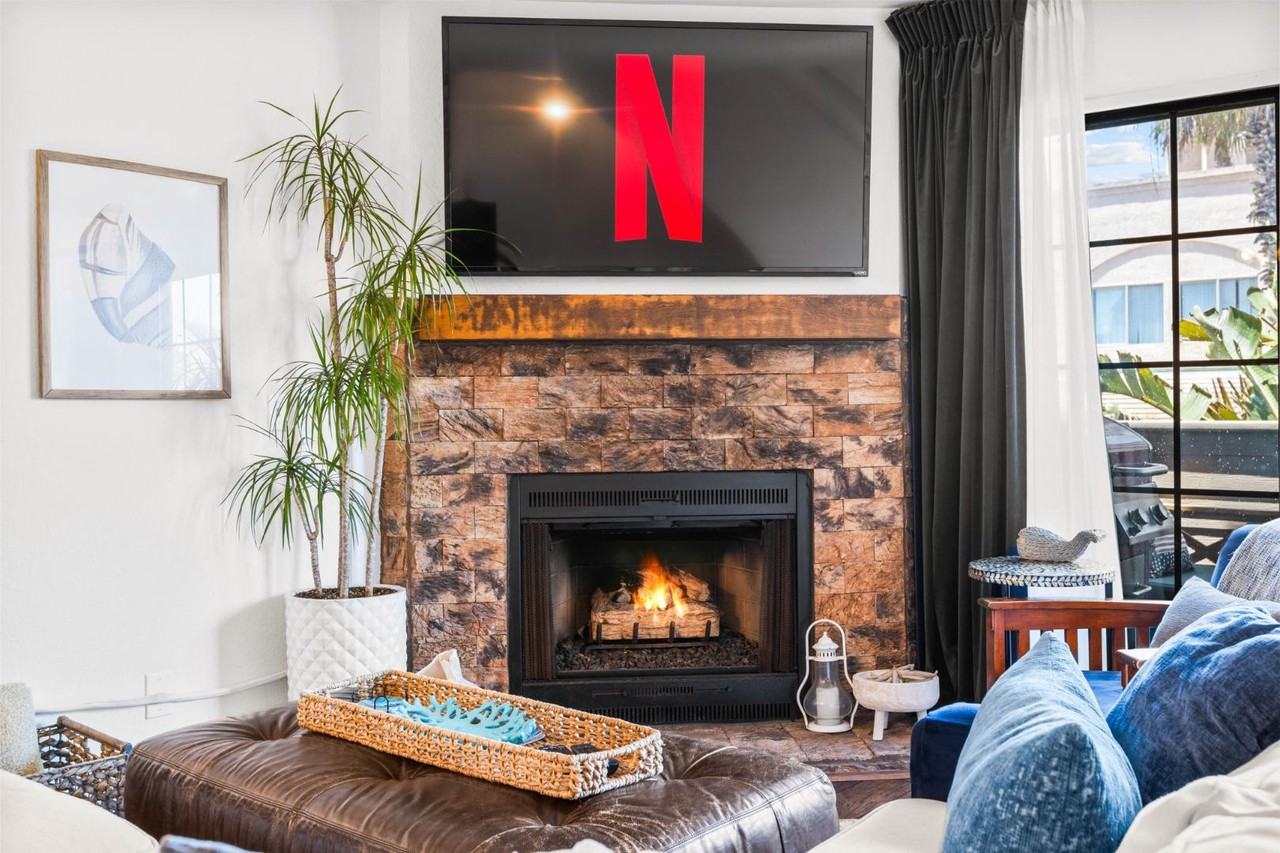 727 Seacoast Dr - Photo 4 of 11