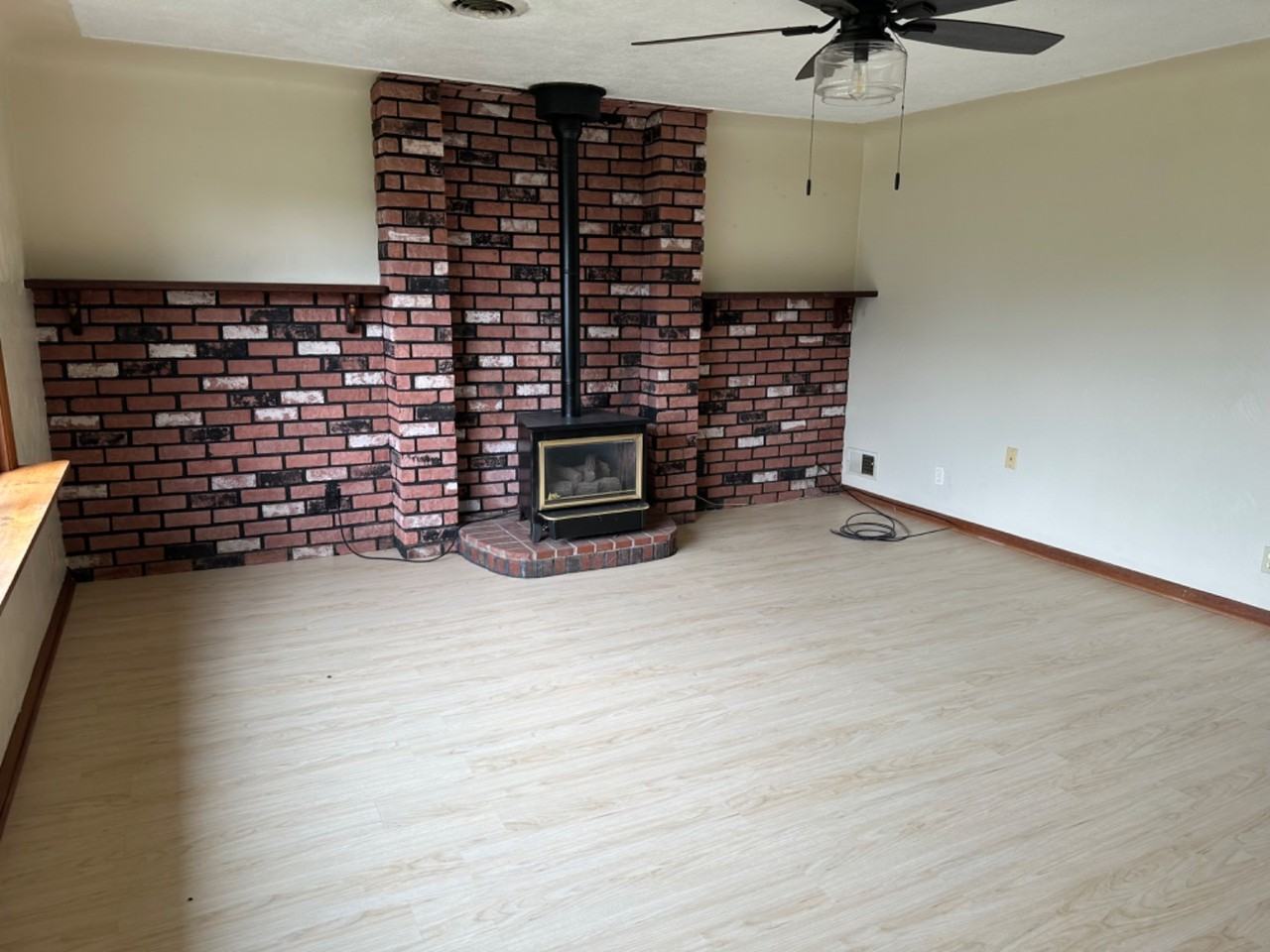 881 Moyer Avenue - Photo 2 of 10