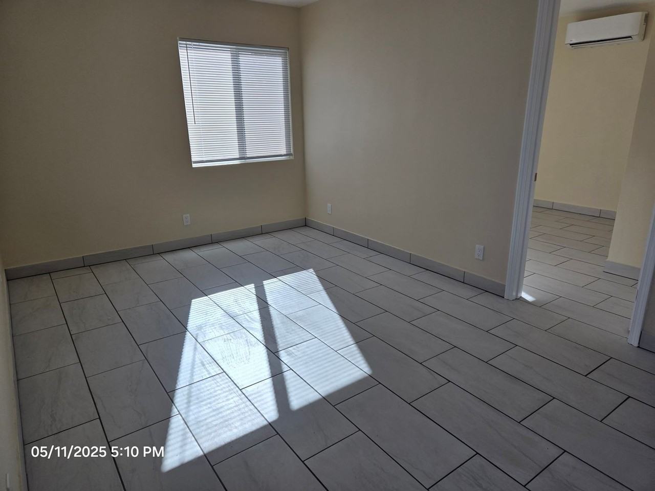233 N Olive St #C - Photo 3 of 7
