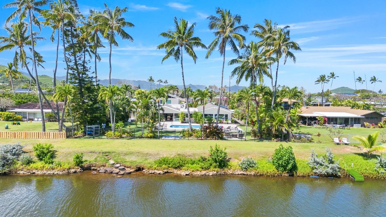 748 Mokapu Rd - Photo 3 of 29