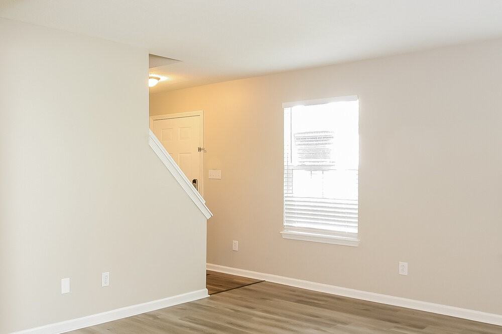 4310 Blue Spruce Ct - Photo 5 of 17