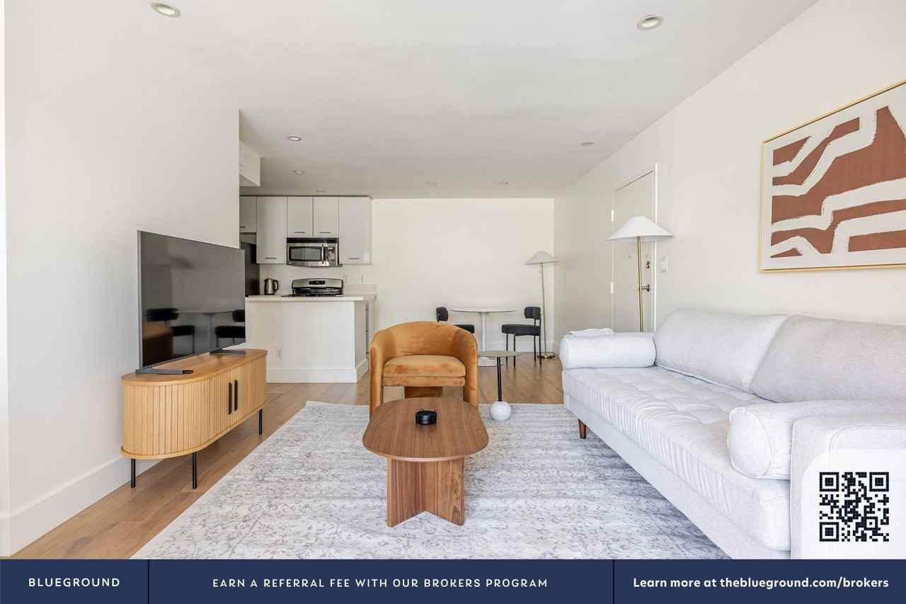 7230 Franklin Ave #1356 - Photo 5 of 29