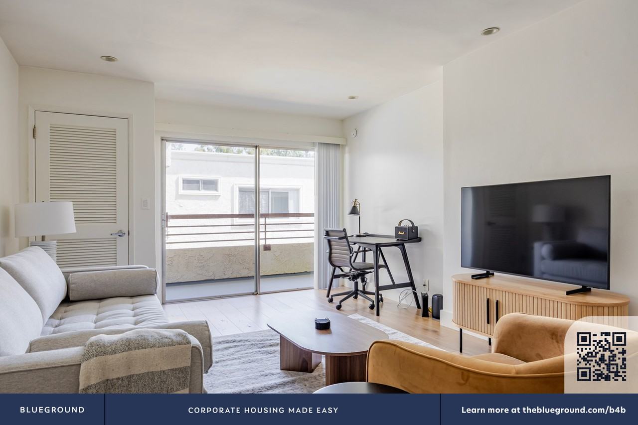 7230 Franklin Ave #1356 - Photo 6 of 29