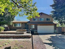 featured image of 2853 S Bahama St