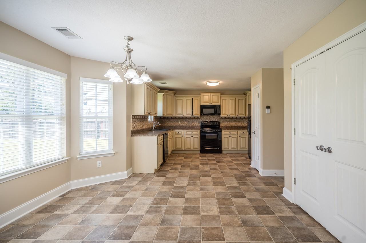 365 Lincoln Way Ne - Photo 2 of 31