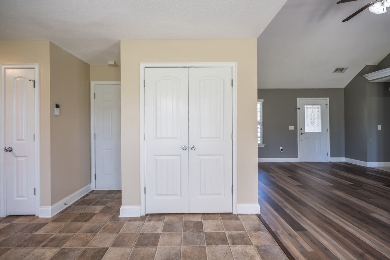 365 Lincoln Way Ne - Photo 3 of 31