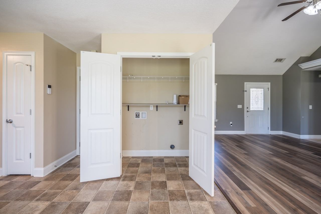 365 Lincoln Way Ne - Photo 3 of 31