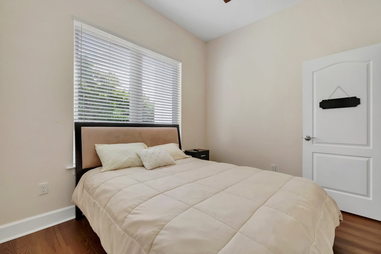 583 Plymouth Ct #1 - Photo 4 of 15