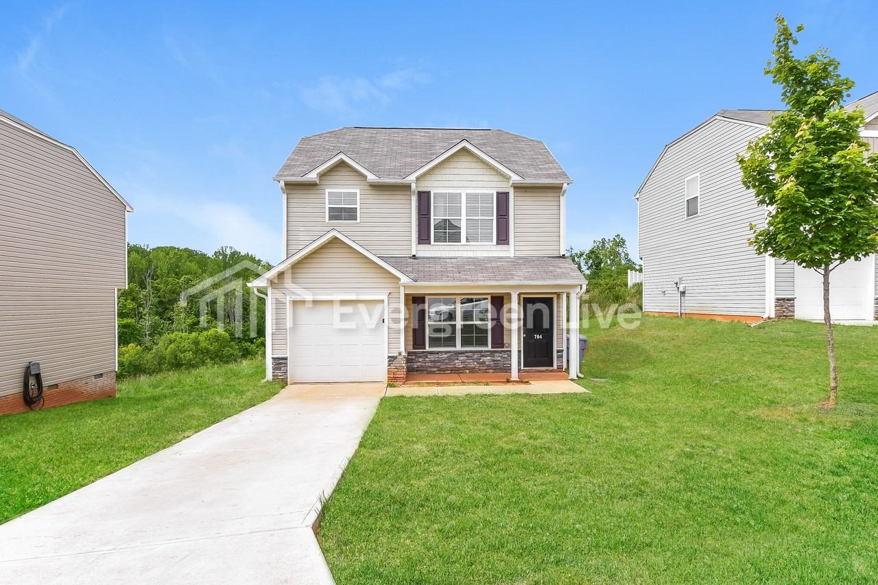 704 Quail Ln - Photo 2 of 15