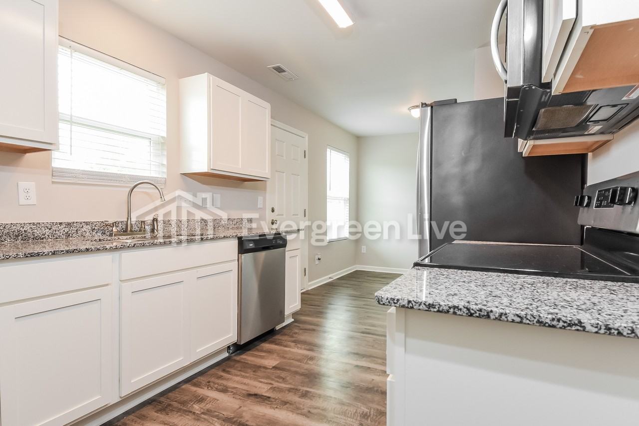 704 Quail Ln - Photo 3 of 15