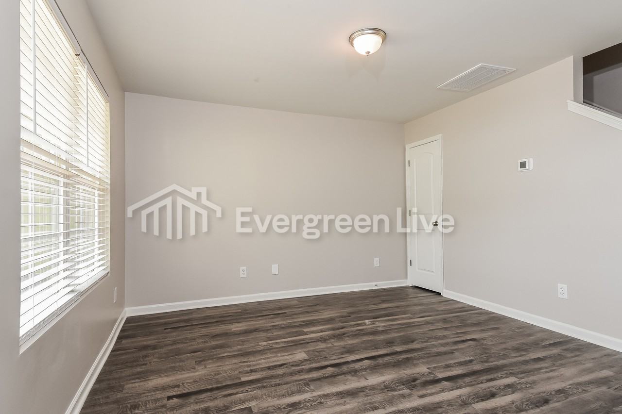 704 Quail Ln - Photo 6 of 15