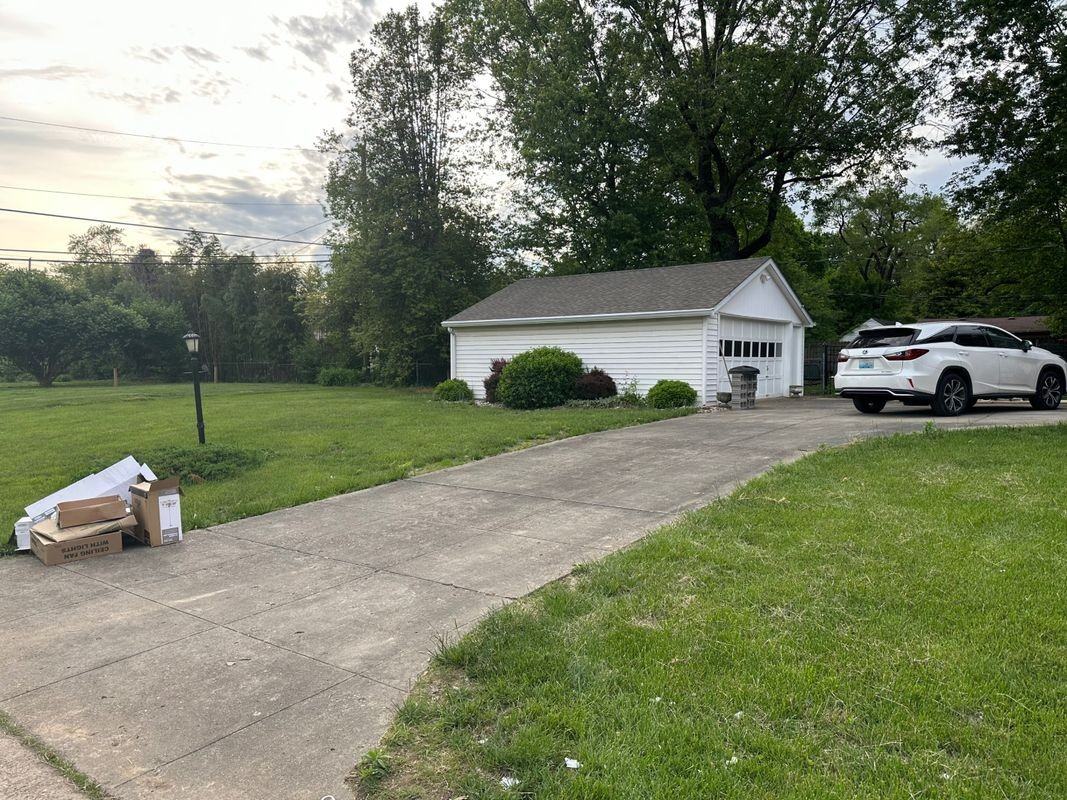 111 Lynnwood Dr - Photo 3 of 24