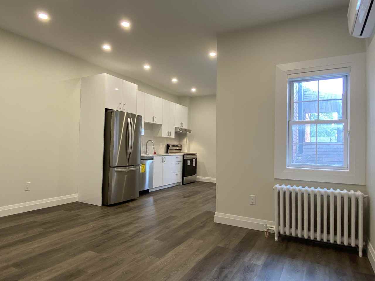 421 Westmoreland Avenue North #MAIN - Photo 2 of 8