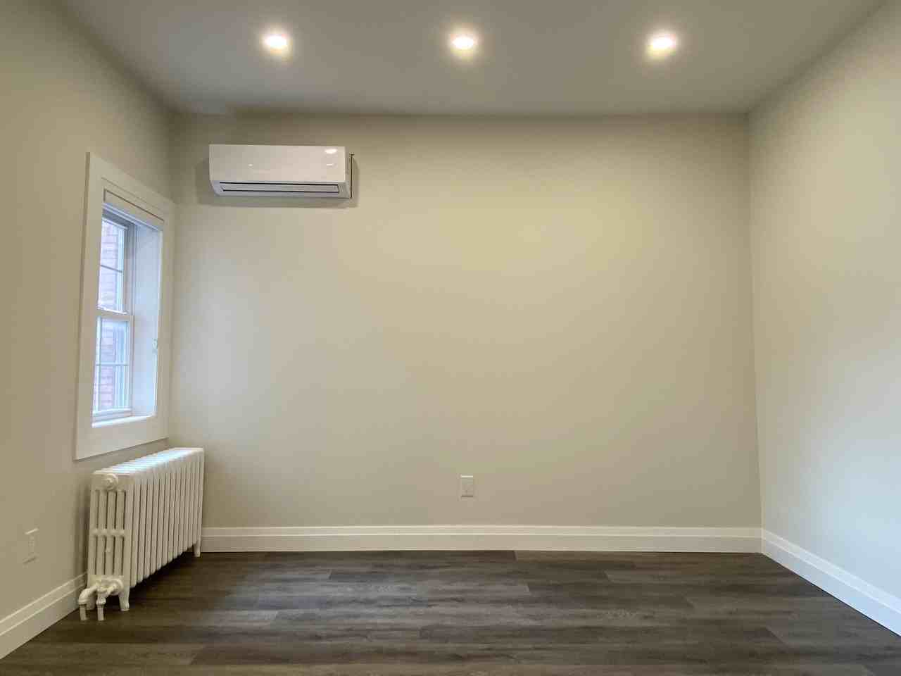 421 Westmoreland Avenue North #MAIN - Photo 4 of 8