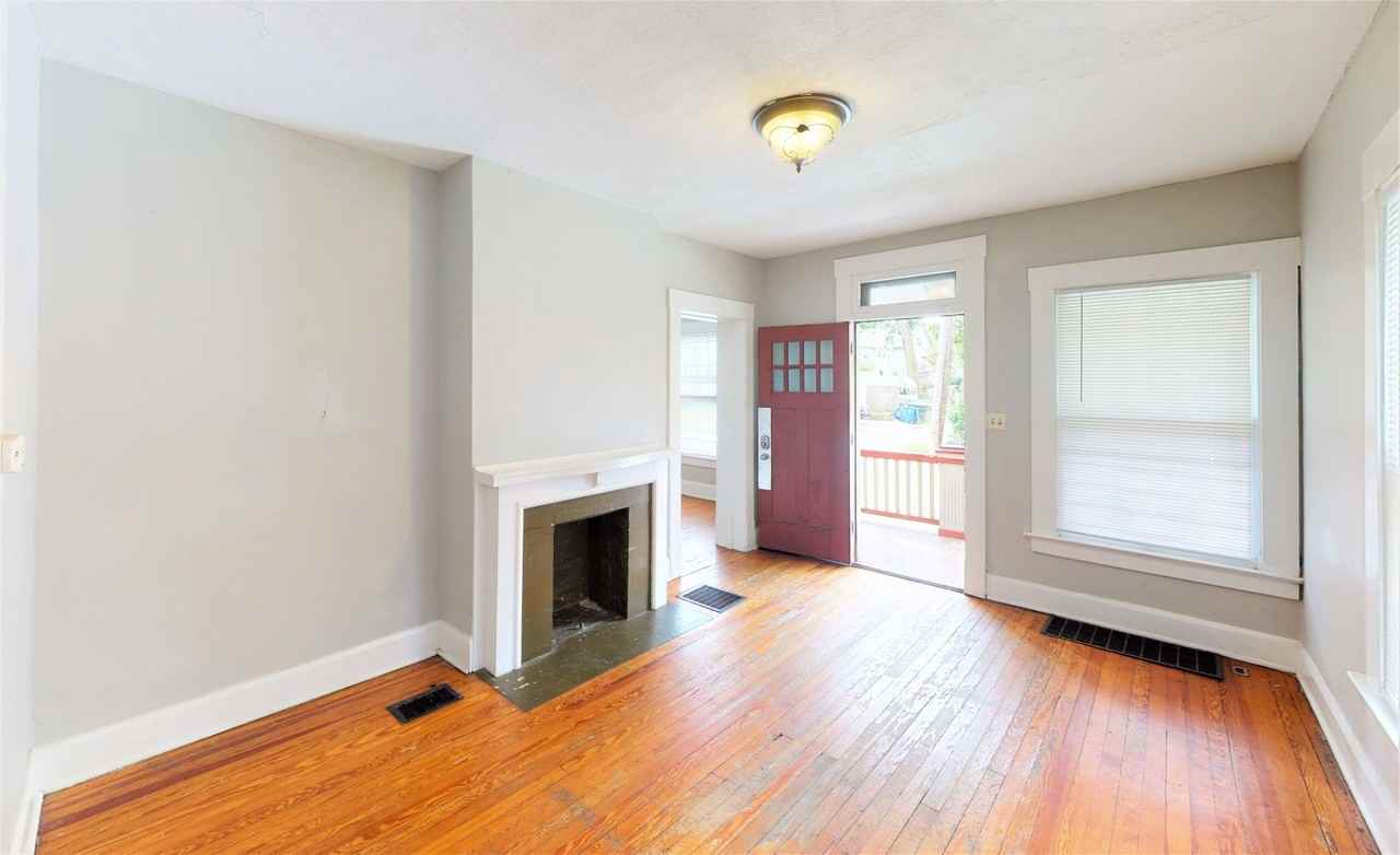 280 E Oakland Ave - Photo 2 of 13