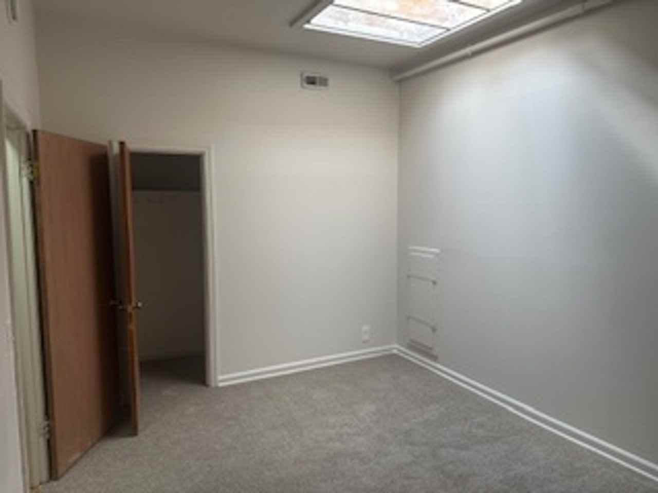 734 1/2 Massachusetts St - Photo 6 of 7