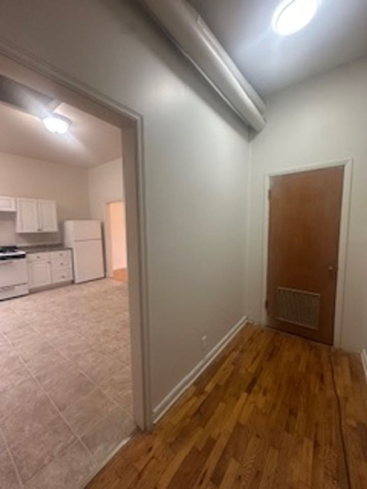 734 1/2 Massachusetts St - Photo 7 of 7