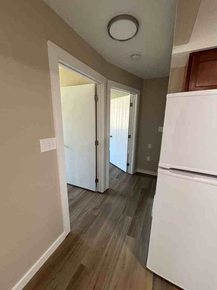 526 East 18th Street - Photo 3 of 9