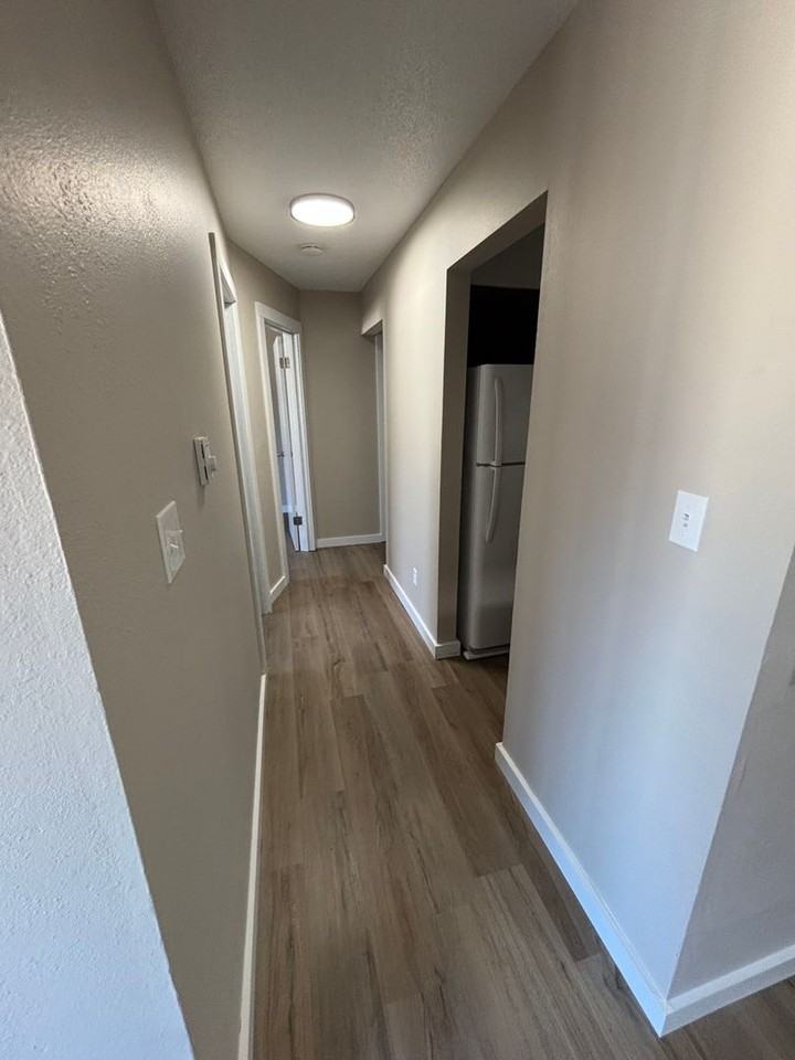 604 E 18th St - Photo 3 of 11