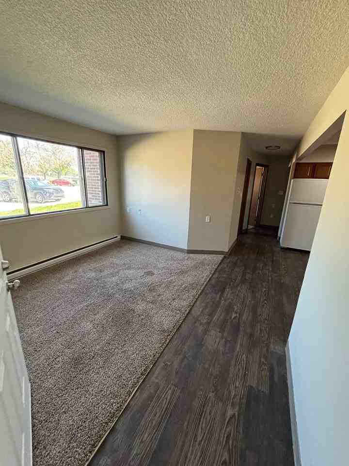 610 East 18th Street - Photo 2 of 9